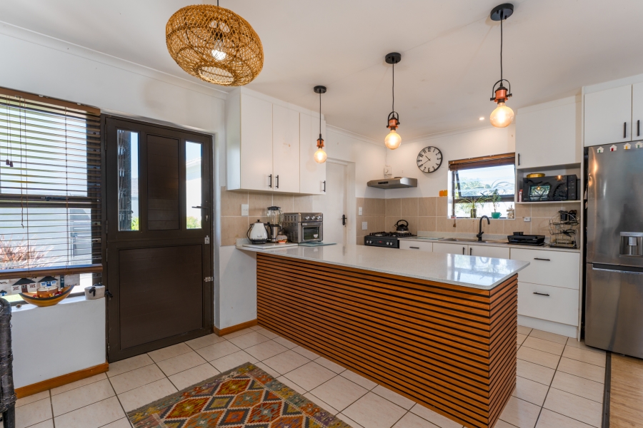 To Let 2 Bedroom Property for Rent in Fish Hoek Western Cape